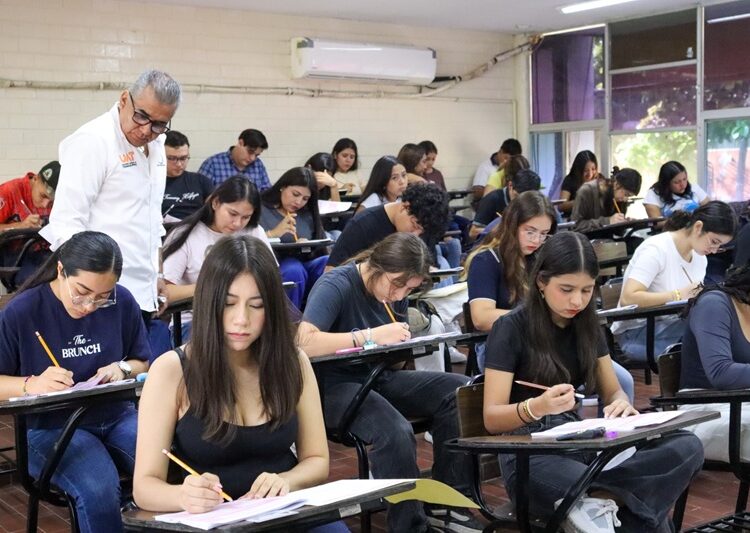 Aspirantes a ingresar a la UAT presentan examen CENEVAL