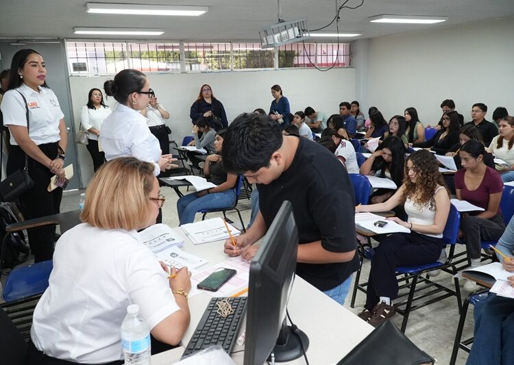 Aspirantes a ingresar a la UAT presentan examen CENEVAL