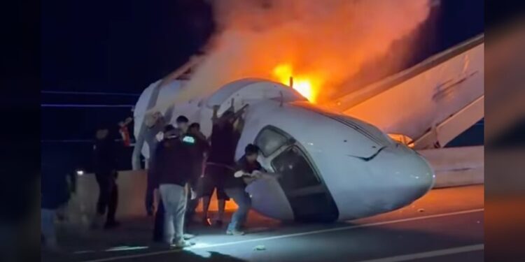 Jet privado rumbo a Austin se estrelló en autopista de Laredo, TX