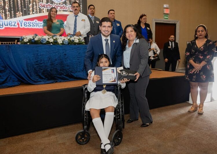 Beto Granados fortalece cercanía con la comunidad educativa de Matamoros