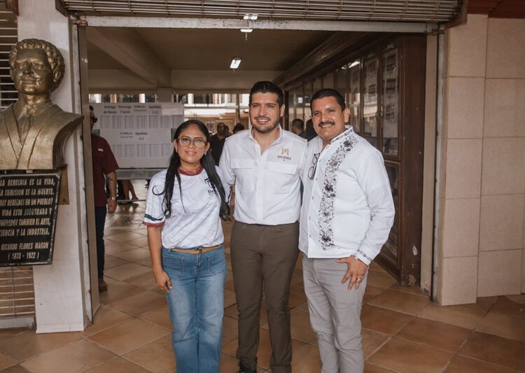 Beto Granados fortalece cercanía con la comunidad educativa de Matamoros