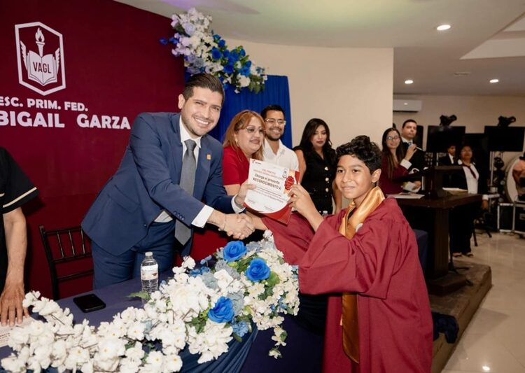 Beto Granados fortalece cercanía con la comunidad educativa de Matamoros