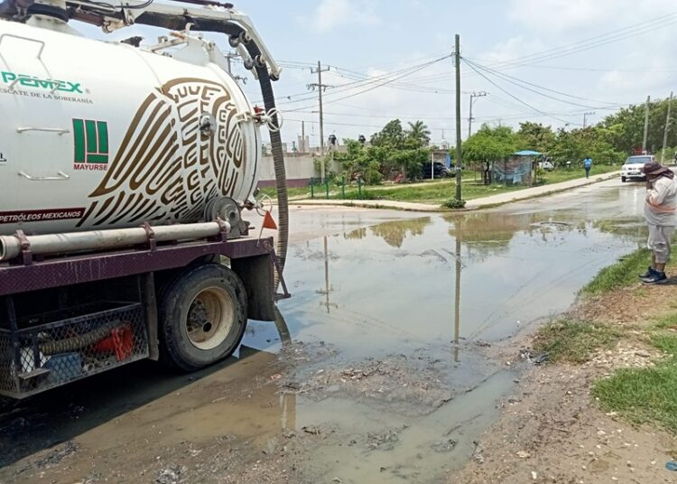 COMAPA Altamira realiza mantenimiento a pozos de visita