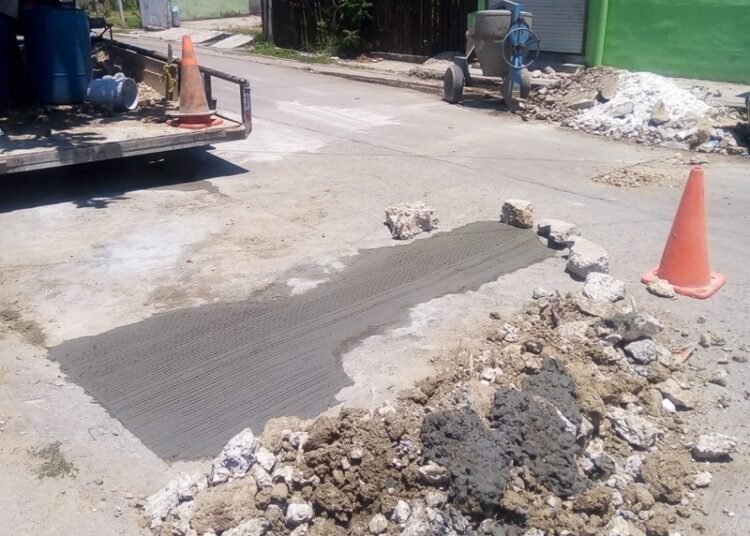 COMAPA Altamira repone pavimento de vialidades tras reparaciones