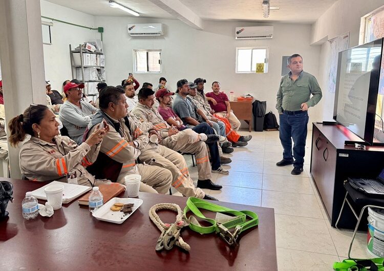Capacitan a personal de COMAPA Altamira en Primeros auxilios y Seguridad en trabajos de altura