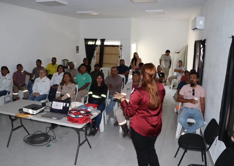 Capacitan a personal de COMAPA Altamira en Primeros auxilios y Seguridad en trabajos de altura
