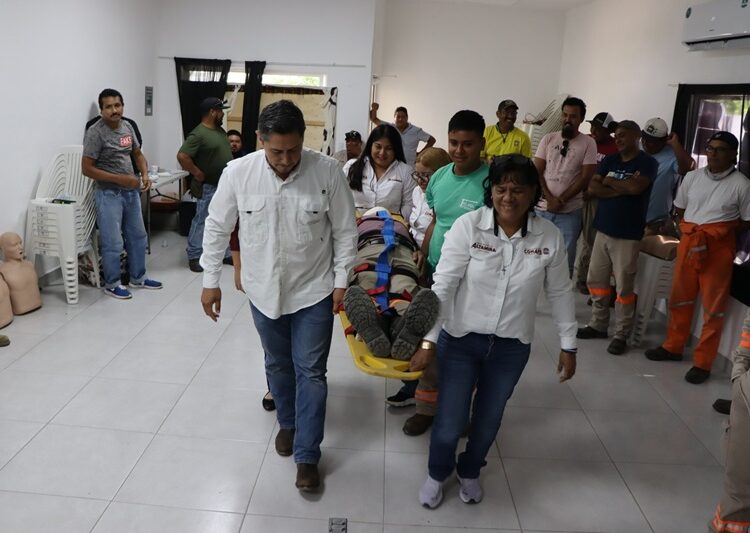 Capacitan a personal de COMAPA Altamira en Primeros auxilios y Seguridad en trabajos de altura