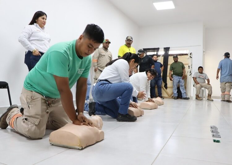 Capacitan a personal de COMAPA Altamira en Primeros auxilios y Seguridad en trabajos de altura