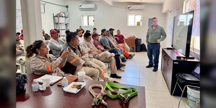 Capacitan a personal de COMAPA Altamira en Primeros auxilios y Seguridad en trabajos de altura