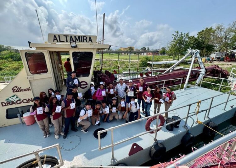 Conocen alumnos de la Preparatoria Municipal saneamiento de laguna de Champayán