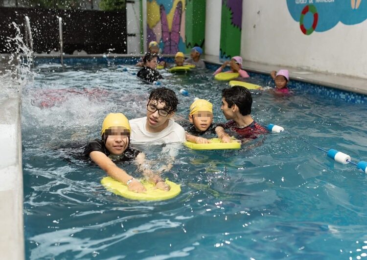 Continúan niños de la Casa Hogar del Niño Matamorense con sus clases de natación