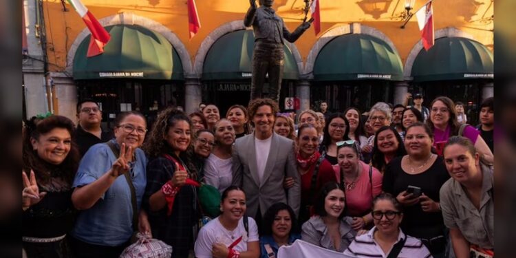 David Bisbal visitó Garibaldi para rendir homenaje a Juan Gabriel