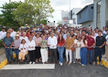 Dignifica Armando Martínez vialidades del ejido Vega de Esteros