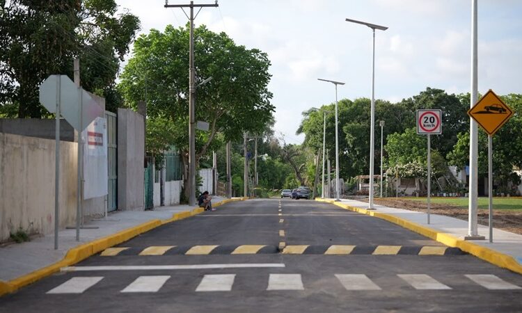 Dignifica Armando Martínez vialidades del ejido Vega de Esteros