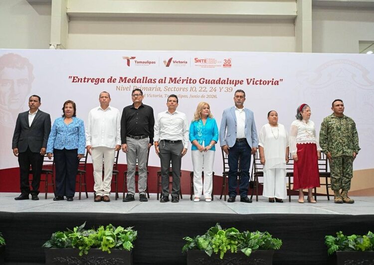 Distingue Ayuntamiento a niños y maestros de excelencia con la medalla ‘Guadalupe Victoria’