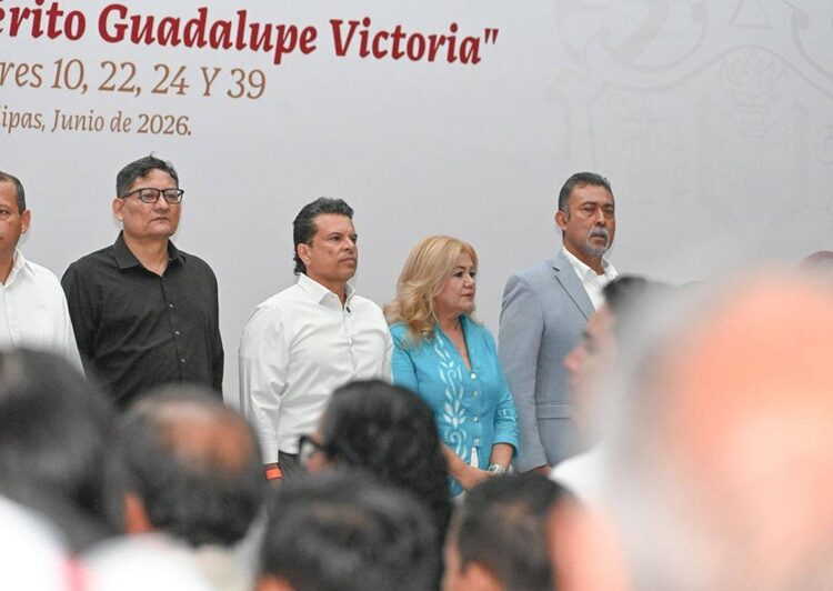 Distingue Ayuntamiento a niños y maestros de excelencia con la medalla ‘Guadalupe Victoria’