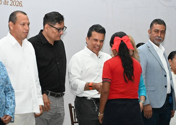 Distingue Ayuntamiento a niños y maestros de excelencia con la medalla ‘Guadalupe Victoria’