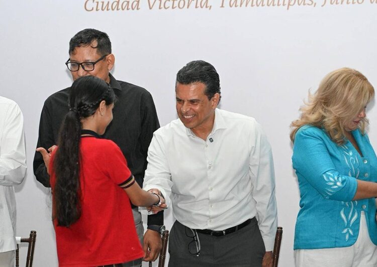 Distingue Ayuntamiento a niños y maestros de excelencia con la medalla ‘Guadalupe Victoria’