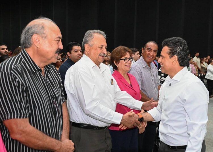 Distingue Ayuntamiento a niños y maestros de excelencia con la medalla ‘Guadalupe Victoria’