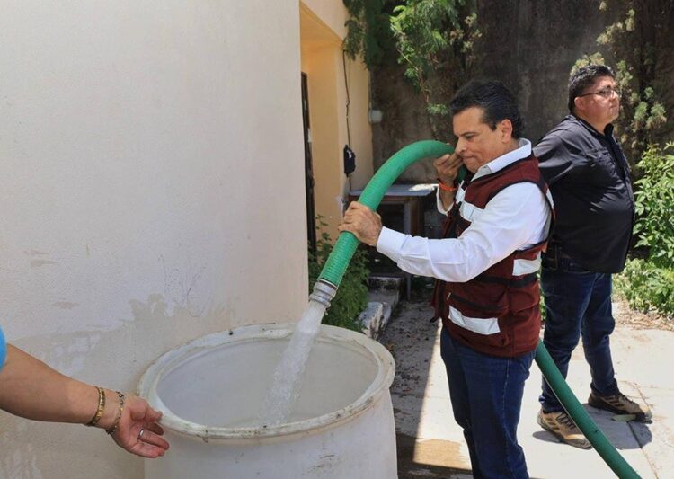 Encabeza Gattás operativo ‘emergente de abasto de agua’ en Victoria