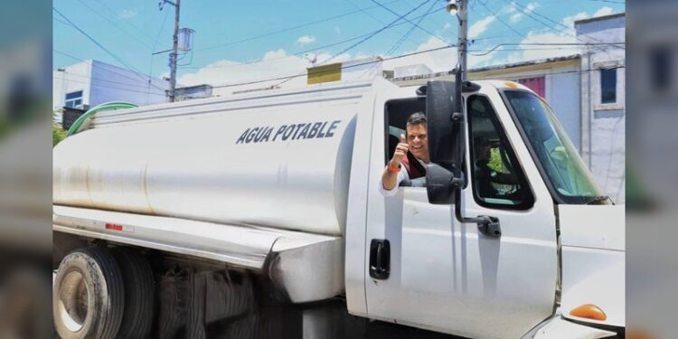 Encabeza Gattás operativo ‘emergente de abasto de agua’ en Victoria