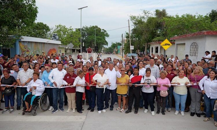 Entrega Armando Martínez obras de pavimentación por más de 7 mdp