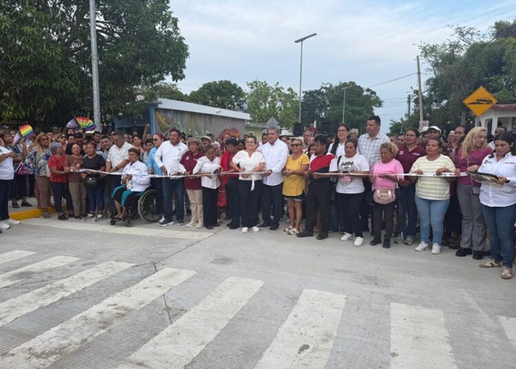 Entrega Armando Martínez obras de pavimentación por más de 7 mdp
