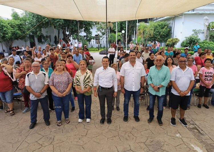 Entrega Lalo Gattás apoyo a beneficiarios del programa alimentario