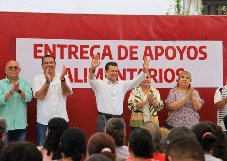 Entrega Lalo Gattás apoyo a beneficiarios del programa alimentario