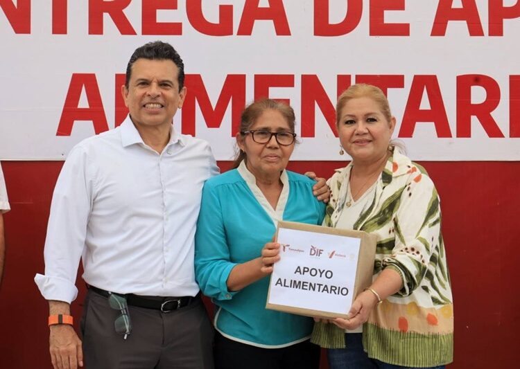 Entrega Lalo Gattás apoyo a beneficiarios del programa alimentario