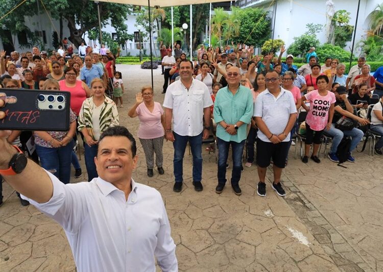 Entrega Lalo Gattás apoyo a beneficiarios del programa alimentario