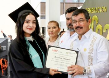 Entrega la UAT en la UAM-Mante nuevos profesionales de la salud y la educación