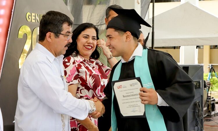 Entrega la UAT en la UAM-Mante nuevos profesionales de la salud y la educación