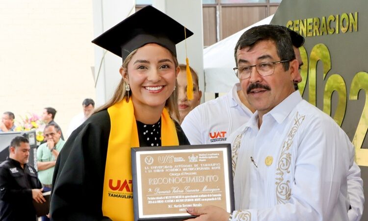 Entrega la UAT en la UAM-Mante nuevos profesionales de la salud y la educación