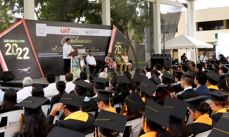 Entrega la UAT en la UAM-Mante nuevos profesionales de la salud y la educación