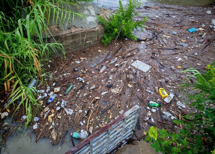 Exhorta COMAPA NLD a mantener limpias las calles ante pronóstico de lluvias
