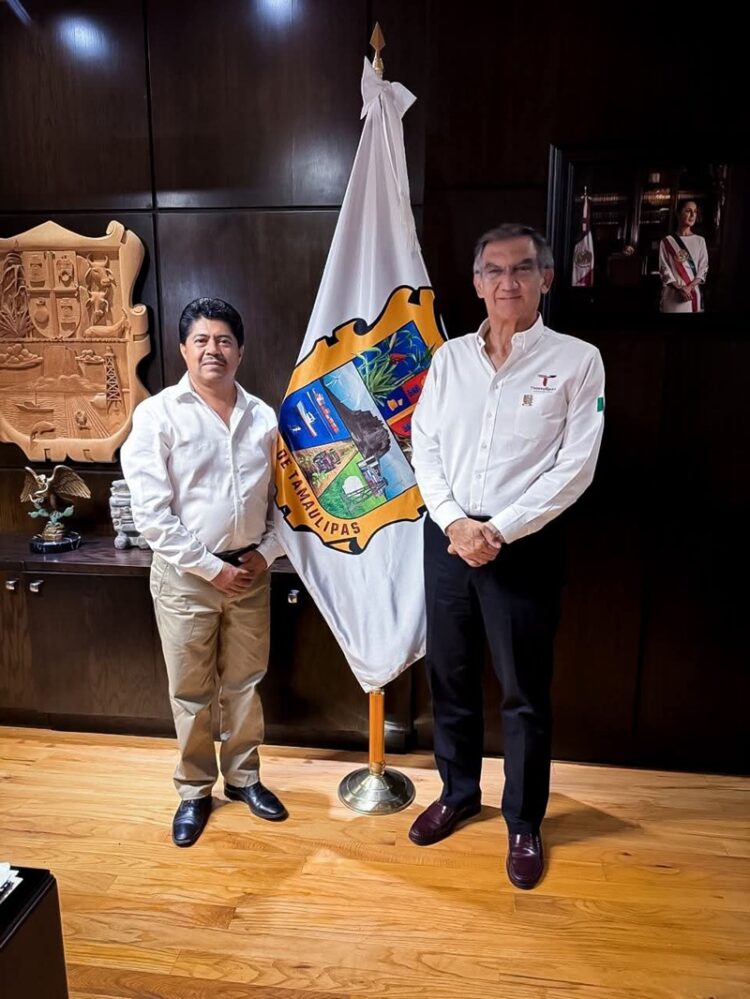 Abogado tulteco levanta la mano por el PRI