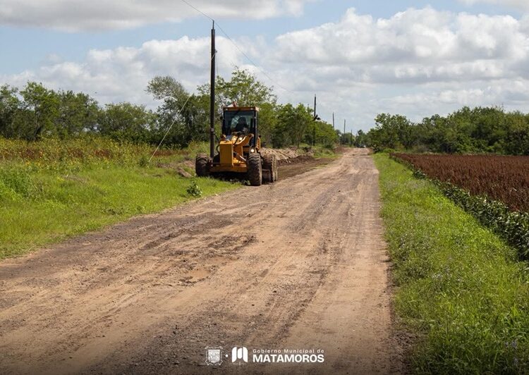 Gobierno de Beto Granados mejora caminos rurales en los ejidos Ranchitos y Vanguardia