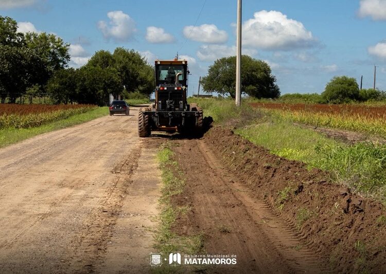 Gobierno de Beto Granados mejora caminos rurales en los ejidos Ranchitos y Vanguardia