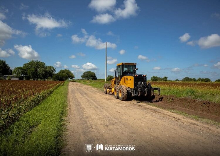 Gobierno de Beto Granados mejora caminos rurales en los ejidos Ranchitos y Vanguardia