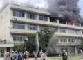 Desalojan y rescatan a niños y maestros tras incendio en escuela de Tokio
