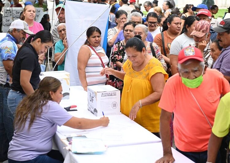 Inician Lucy y Lalo segunda entrega de programa alimentario ‘Voluntad de Ayudar’