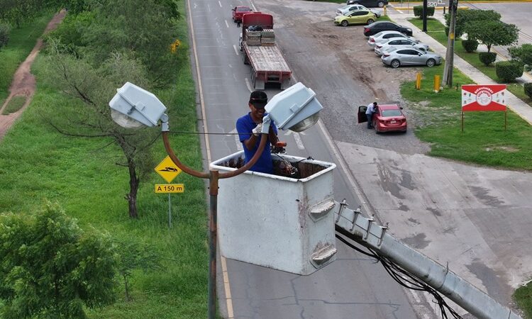 Instalan 2 mil nuevas lámparas para seguridad de las familias victorenses