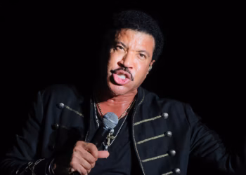Hospitalizan a Lionel Richie tras abandonar concierto