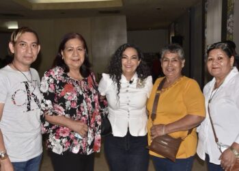 Olga Sosa realiza intensa gira informativa en Valle Hermoso
