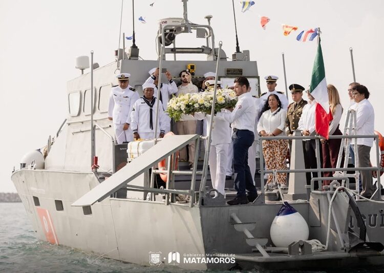 Participa Beto Granados en la ceremonia del 84 Aniversario del ‘Día de la Marina Nacional’