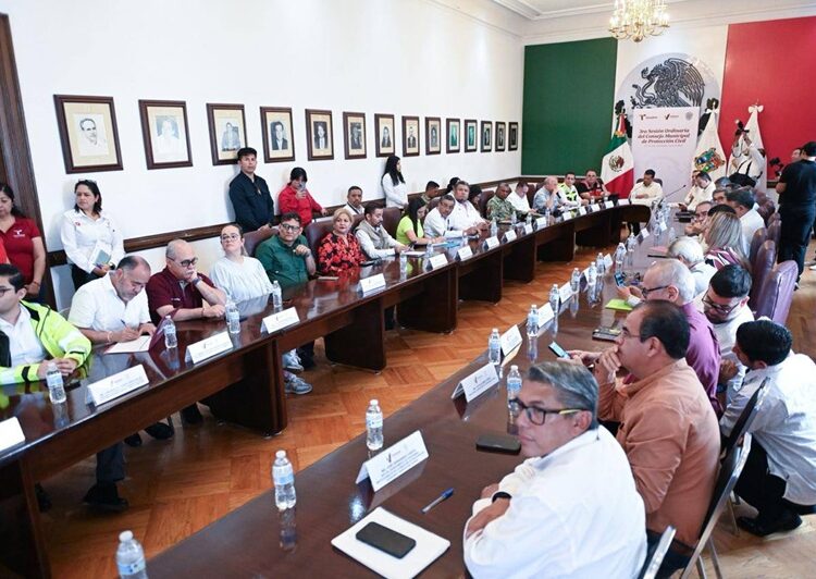 Preside Lalo Gattás Consejo de PC para reforzar estrategias por intensas lluvias