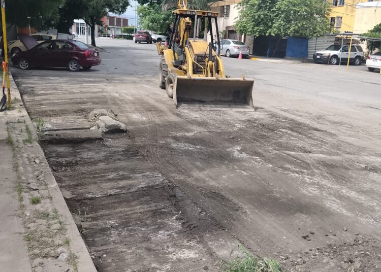 Reactivan bacheo en Victoria para reparar calles dañadas por lluvias