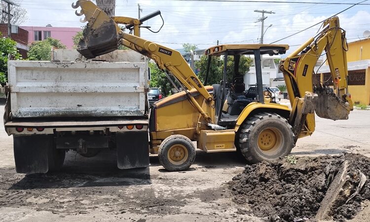 Reactivan bacheo en Victoria para reparar calles dañadas por lluvias