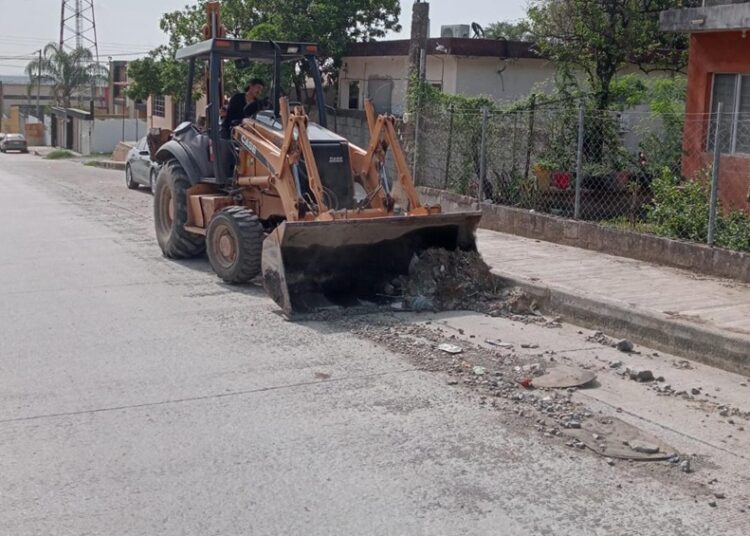 Reactivan bacheo en Victoria para reparar calles dañadas por lluvias